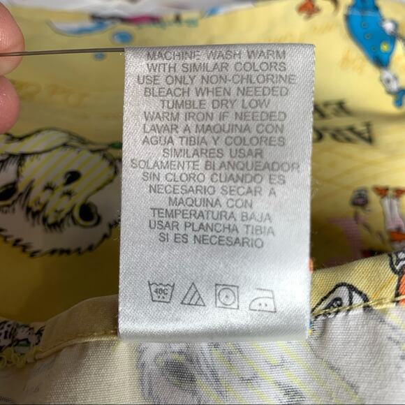 Dr Seuss ABC print Scrub Top Short Sleeve front pockets Size S - Picture 9 of 9